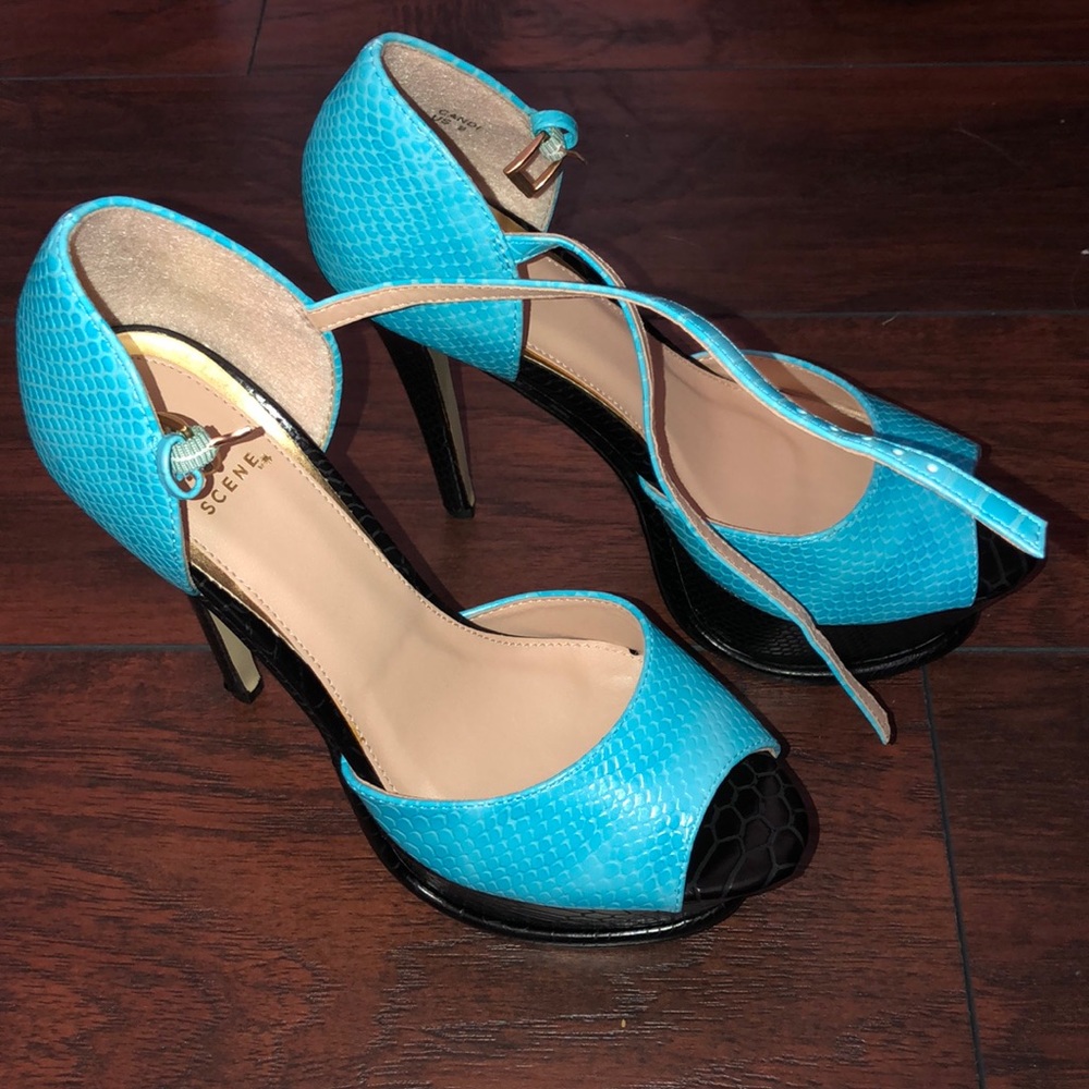 New scene weaver blue and black heels